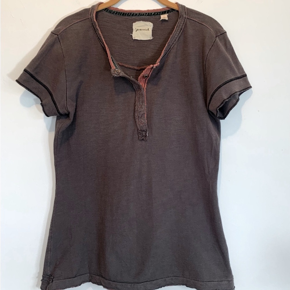 Jeremiah Distressed Brown Henley Top Large Short Sleeve